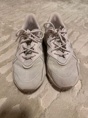 Adidas Ozweego Size 7 Women’s